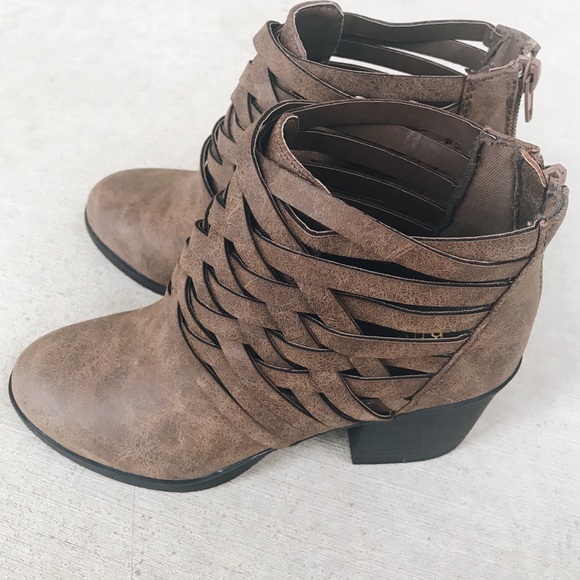 NEW! Washed Leather Basket Weave Ankle Bootie - Picture 7 of 8